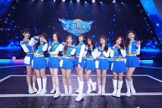 緯來「宇宙啦啦隊」左起為艾莉兒、叩叩、魚肉、靚靚、海莉、Lydia、慢慢、妃妃、...