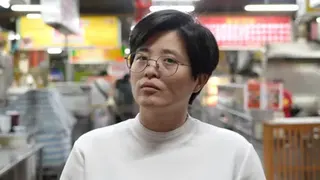 Yang Shuang-zi standing in a food court