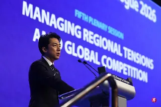 专家称，日本防长小泉进次郎在第23届亚洲安全峰会（香格里拉对话）平台上，从发言到提问环节全程说英语，获高度评价为开创了“防卫外交典范”。 （张俊杰摄）