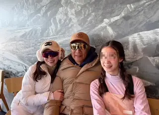 曾馨瑩和郭台銘的大女兒Sandy（右）跟媽媽長得很像。（翻攝hsin_ying_tseng IG）