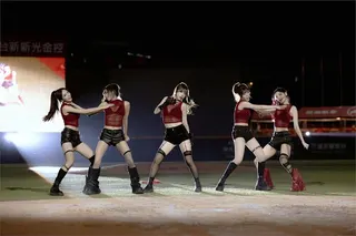中職／味全龍「魔女的盛宴DB SHOW」主題日湧2.6萬球迷！小龍女表演嗨翻全場