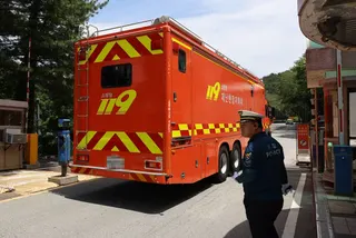 A National Fire Agency enters the main gate at the Hanwha Aerospace plant in Daejeon on Monday. Photo: Yonhap/AFP