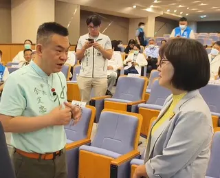 不分區立委vs.現任市長 林月琴戰余文忠社福交鋒