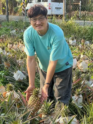 楊哲自稱主業是歌手、副業為農夫。（圖／翻攝自楊哲臉書）