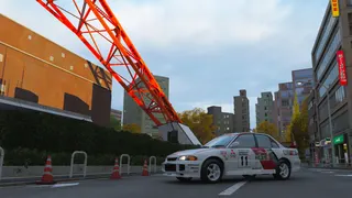 Forza Horizon 6: A white car parked at the base of the Tokyo Tower.