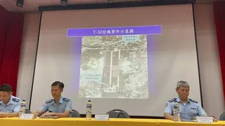 空軍司令部督察長江義誠少將說明失事過程及位置，飛行員事發時並未透過無線電求救。(...