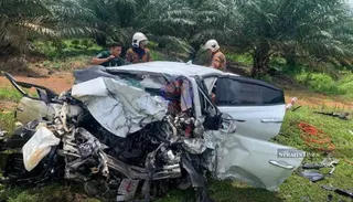 Firemen on the scene following the crash on Jalan Renggam-Kluang. - Pic courtesy of Fire and Rescue Dept.