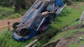 现场多辆轿车损毁严重。（图取自社交媒体）