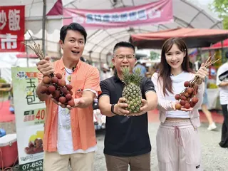 王燦、徐千京高雄鳳荔季失控掃貨！玉荷包甜到想戀愛 王燦笑虧：還沒開播就偷吃三顆