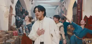 (圖/YT 정국 Jung Kook (of BTS) featuring Fahad Al Kubaisi - Dreamers | FIFA World Cup 2022 Soundtrack)