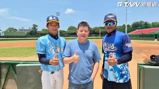 基金會團隊深入球場探視羅東高工自律孝子郭靖源，曾創下黑豹旗「防禦率0」超強數據的他，即將進入開南大學接受郭李建夫體系的精銳重訓。（圖／浪凡基金會提供）