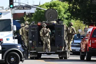FBI agents respond after a man barricaded himself inside a building with hostages on Tuesday  in Bakersfield, California. Photo: AP