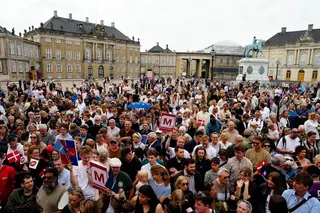 Spectators at Amalienborg Castle in Copenhagen on Wednesday for the announcement of the new Danish parliament. Photo: EPA