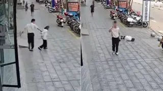 中国男子当街两度袭击老妇 画面曝光引众怒