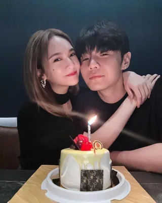 楊丞琳（左）的生日撞上六四天安門事件，即使日子敏感，李榮浩仍連續12年準時獻祝福...
