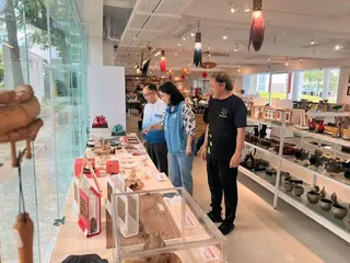 ▲彰化縣文化局持續推動在地文創產業品牌發展，提升產品形象價值與國際競爭力，形塑「彰化味」品牌精神，成功媒合縣內10家極具代表性的文創品牌，正式上架國立臺灣工藝研究發展中心進行實體展售。（圖／彰化縣文化局提供 ）