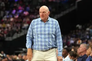 快艇所有者鲍尔默是NBA联赛中最富有的老板。（路透社）