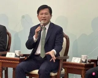 台湾外交部长林佳龙首度回应日菲海域划界谈判时称，日菲谈判的主要目的是应对中国大陆的军事扩张，不会损害台湾权益。图为林佳龙5月29日与媒体茶叙。 （吕爱丽摄）