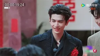 中国新生代顶流男神张凌赫近日录制实境秀《开始推理吧第四季》。 （截图张凌赫微博视频）