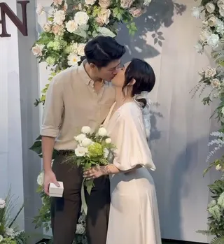 新人甜蜜接吻。圖／摘自紀培慧IG