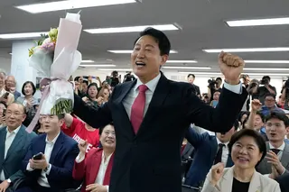 “首尔市民再次坚定地确立了民主的基本原则：制衡，”连任首尔市长的吴世勋在周四表示。