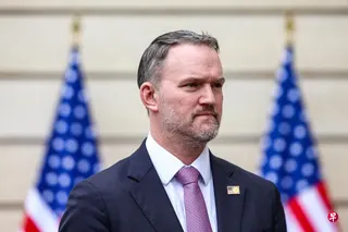美国贸易代表格里尔6月4日在巴黎出席经合组织部长级会议时告诉记者，美方明白达成协议就应遵守。 （路透社）