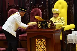 Prime Minister Datuk Seri Anwar Ibrahim said Tuanku Muhriz Tuanku Munawir (Right) remains the recognised Yang di-Pertuan Besar of Negri Sembilan. — BERNAMA