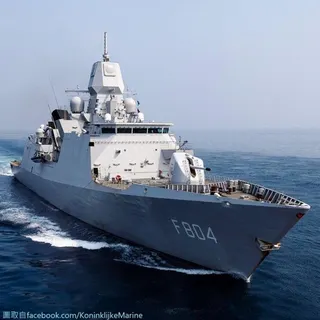 解放軍東部戰區5日晚間主動披露稱，荷蘭皇家海軍「德魯伊特」號護衛艦過航台灣海峽，...