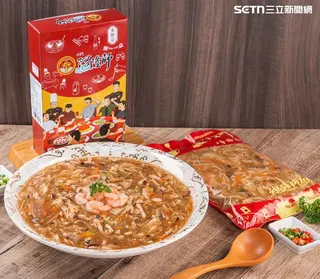 阿隆師在政府協助下轉型學習冷凍年菜，成功度過疫情衝擊。（圖／阿隆師提供）