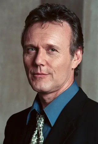 安東尼海德（Anthony Head）因肺炎引發之併發症病逝，享壽72歲。（圖／翻攝自IMDb）