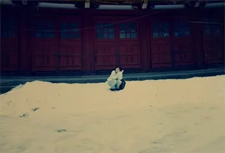 小S突曬「大S雪地慘摔照」揭童年回憶 她淚喊：妳現在可以跟阿嬤說了！