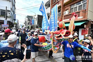雙龍首度會師鹿港，龍王祭揭開慶端陽序幕。圖／彰化縣政府提供
