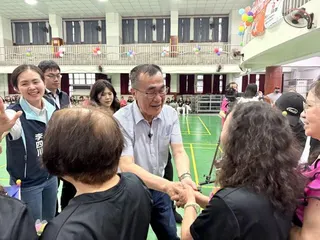 國民黨新北市長參選人李四川7日於樹林區三多國小出席土風舞新舞發表暨成果展示活動。...