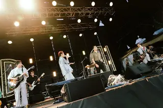 高爾宣（右二）擔任「理想混蛋」限定客座主唱。ID.音樂節提供