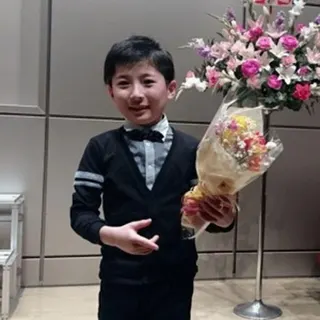 高市早苗的孫子山本漣10歲時的模樣。（取材自觀察者網）