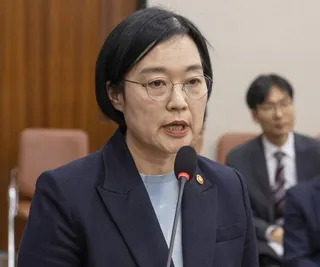 韓國中小企業暨新創事業部長韓聖淑(Han Seong-sook)獲提名國務總理。...