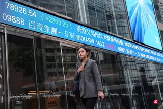 市场对美联储加息预期升高，香港和台湾股票星期一（6月8日）开盘后下跌。图为今年2月的香港中环。 （路透社档案照）