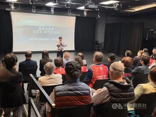 僑委會委員長徐佳青讚揚溫哥華僑界踴躍支持急難救助協會。她幽默地說，這件事情沒有業績壓力，不希望大溫哥華僑界承接很多案子。中央社記者程愛芬溫哥華攝　115年6月8日