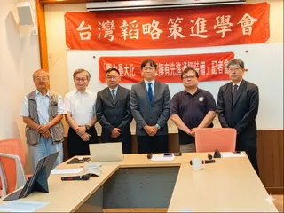台灣韜略策進學會9日召開記者會，針對國軍先進通訊裝備採購、跳頻與移頻技術差異、台灣通訊作戰能力及未來建軍布局進行深入研討。 圖：台灣韜略策進學會/提供