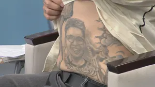 鋼鐵爸將愛子刺在身上紀念。和展影視提供