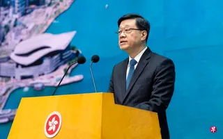 香港特首李家超星期二（6月9日）出席行政会议前见记者。 （香港中通社）
