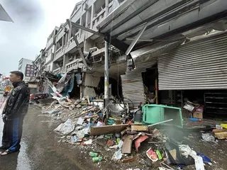 新竹市高翠路今晨傳出重大氣爆意外，目前已知2人失去生命跡象。(記者王駿杰／攝影)