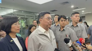 台行政院長卓榮泰今天訪視新莊聯合辦公大樓各進駐機關員工子女非營利幼兒園。(記者葉...