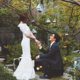 裴勇浚（右）11年前將旗下藝人朴秀真娶進門。翻攝IG@yongjoon_bae