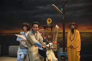 《鯽魚》全片氛圍既魔幻又寫實，徐麗雯（左起）、楊大正、蕭東意演出。公視台語台提供