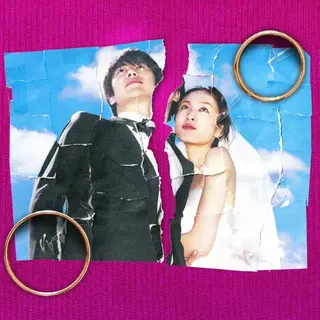 一張亞裔夫妻結婚照片被撕開兩半