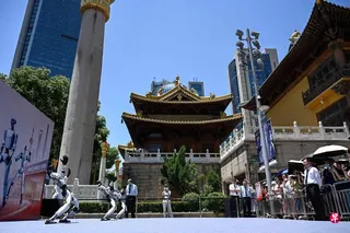 宇树科技位于上海的具身智能体验店今年5月31日开业，人形机器人当天在现场表演舞蹈。 （法新社）