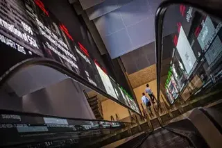 Across the broader market, gainers trail losers 260 to 337, after 1.5 billion securities worth S$2.6 billion change hands.