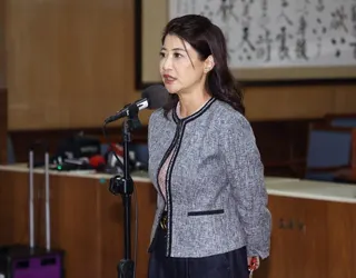 民進黨發言人林楚茵表示，總預算延宕286天，恐導致同時審兩年度總預算案荒謬劇。(...