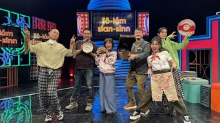 浩子（左起）、導覽先生顏震宇、楊麗音、導覽先生林太崴、冬天與大霈在節目中暢聊臺灣早期特色物件。公視台語台提供